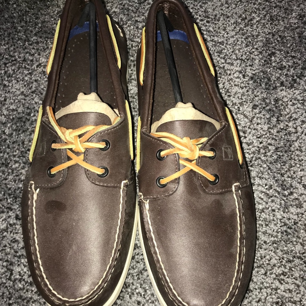 Brown men’s Sperrys